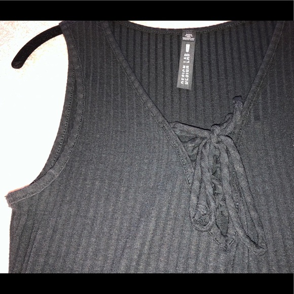 DESIGN LAB Bodysuit - Picture 2 of 3